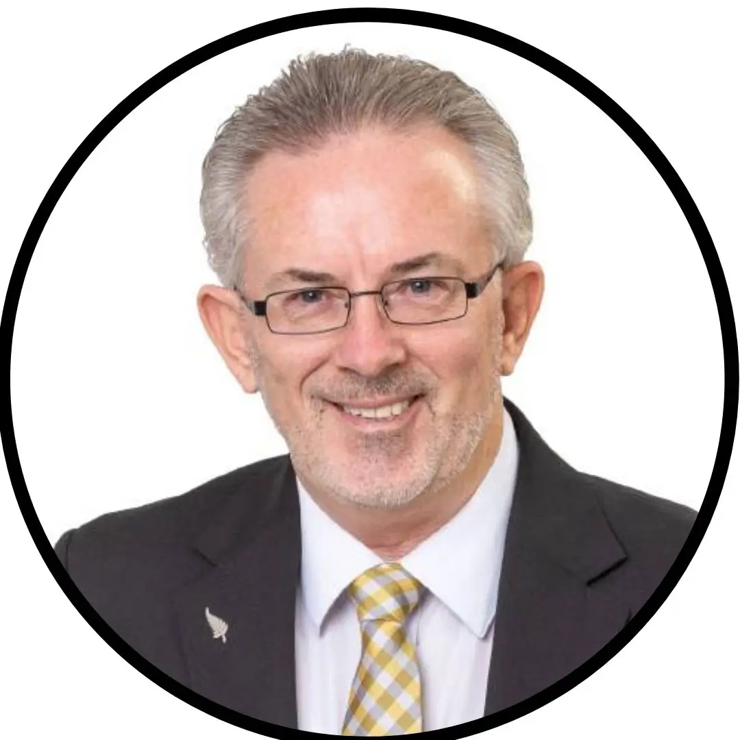 Steve Baron, founder of ValueHub and reviewer of every guide on the site